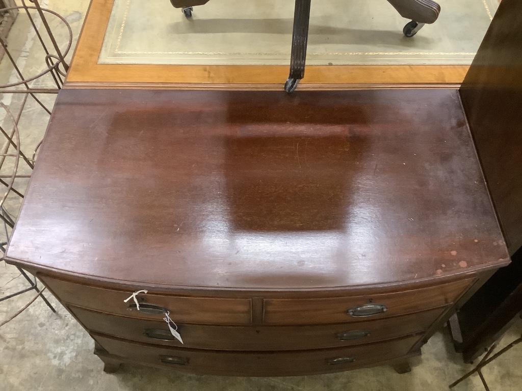 A small Regency bow front chest of drawers, width 97cm, depth 50cm, height 79cm